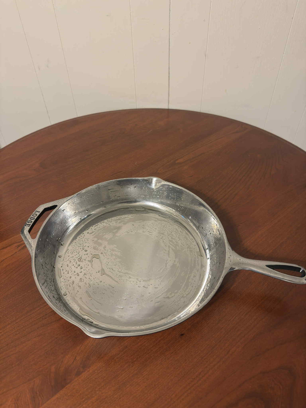 15" MIRROR POLISHED LODGE CAST IRON SKILLET - Food Safe Compounds