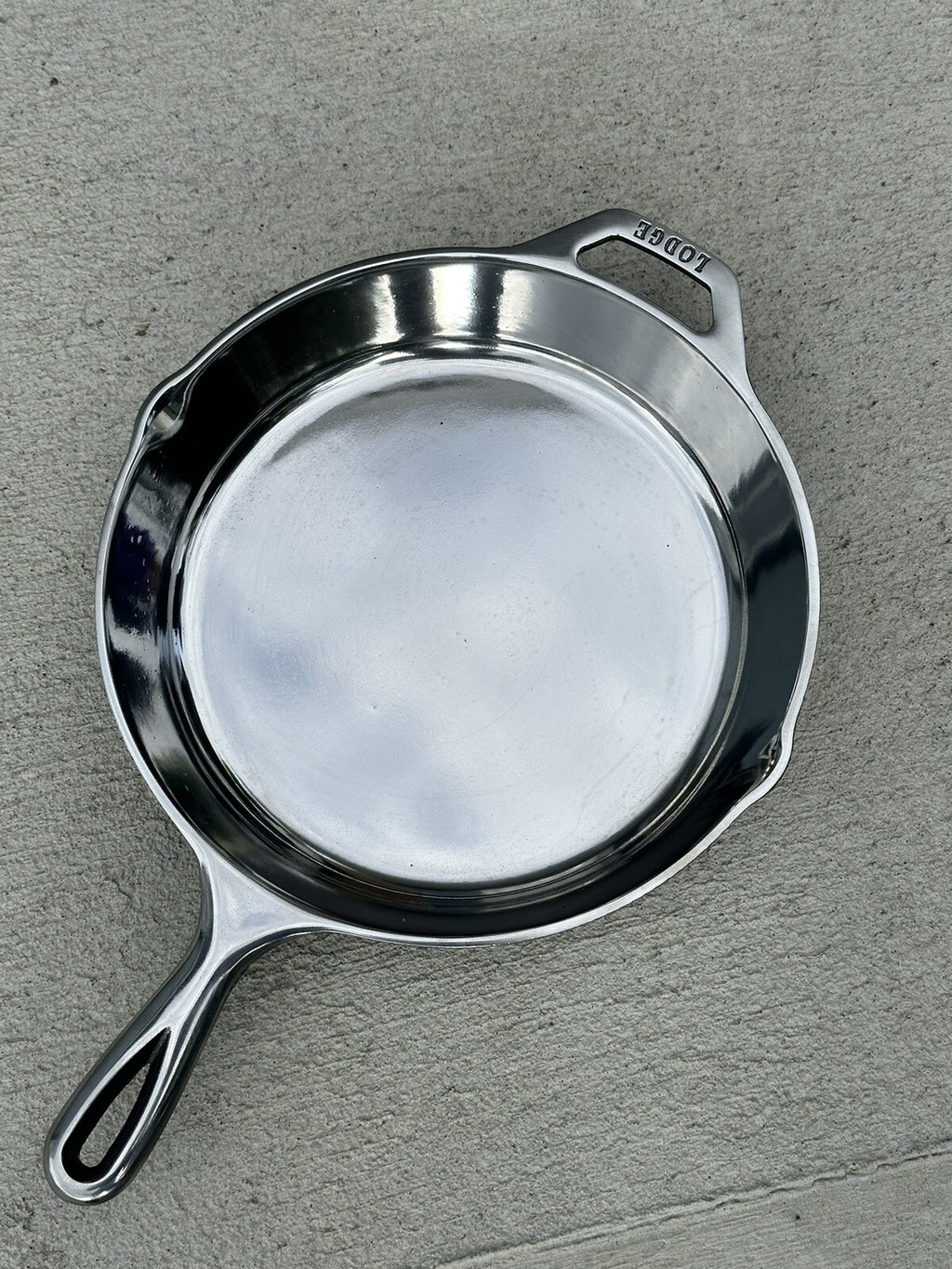 10 1/4 MIRROR POLISHED LODGE CAST IRON SKILLET - FOOD SAFE COMPOUNDS
